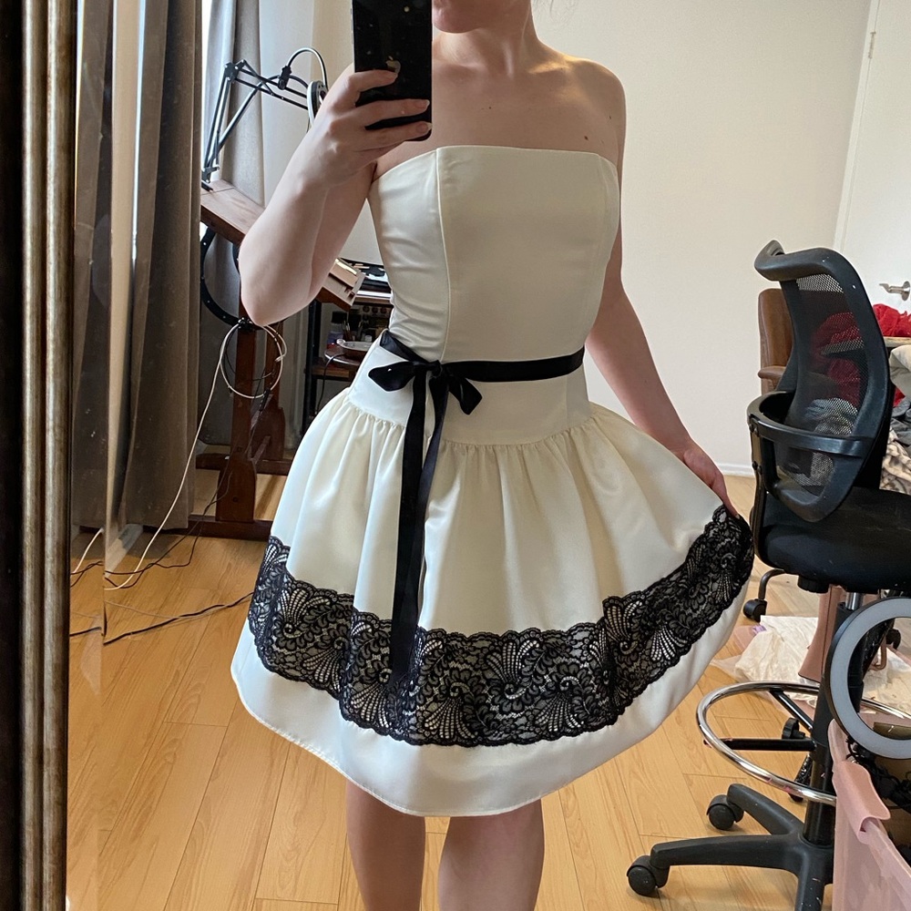Elegant Strapless White Dress with Black Lace